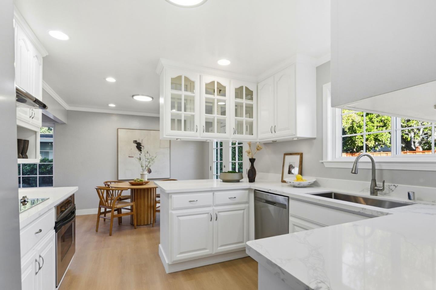 Detail Gallery Image 11 of 42 For 1078 Oaktree Dr, San Jose,  CA 95129 - 5 Beds | 2/1 Baths