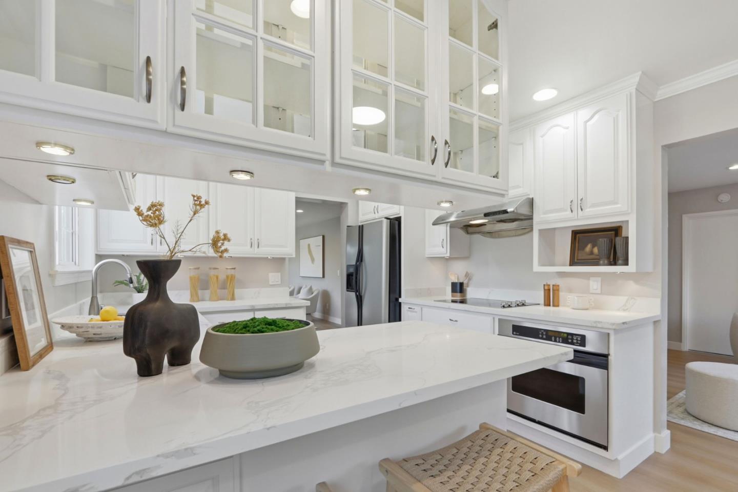 Detail Gallery Image 12 of 42 For 1078 Oaktree Dr, San Jose,  CA 95129 - 5 Beds | 2/1 Baths