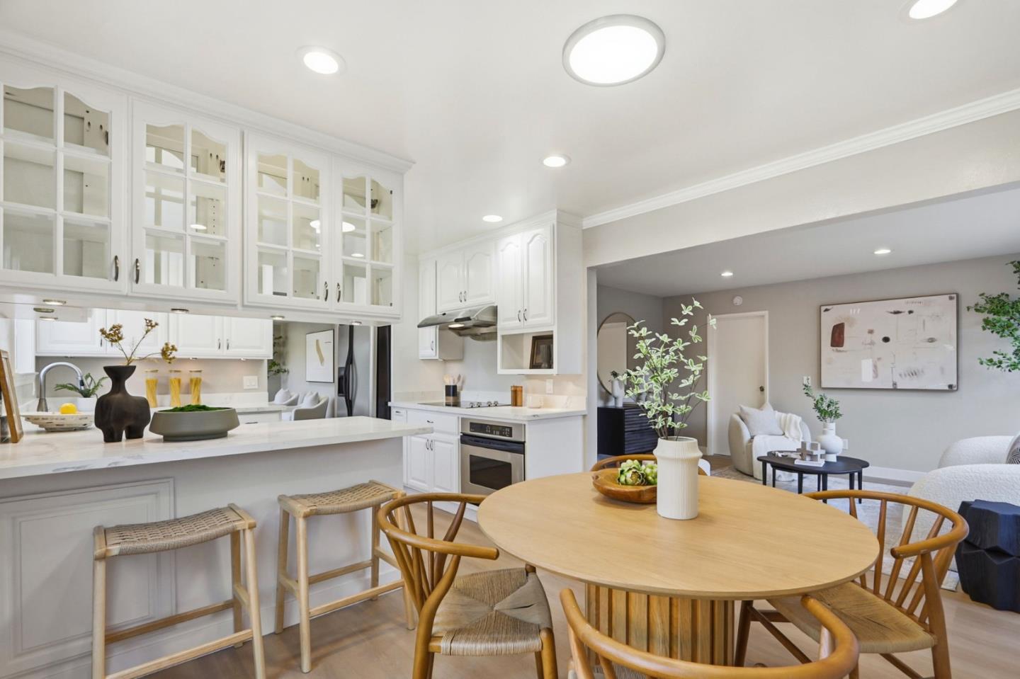 Detail Gallery Image 14 of 42 For 1078 Oaktree Dr, San Jose,  CA 95129 - 5 Beds | 2/1 Baths