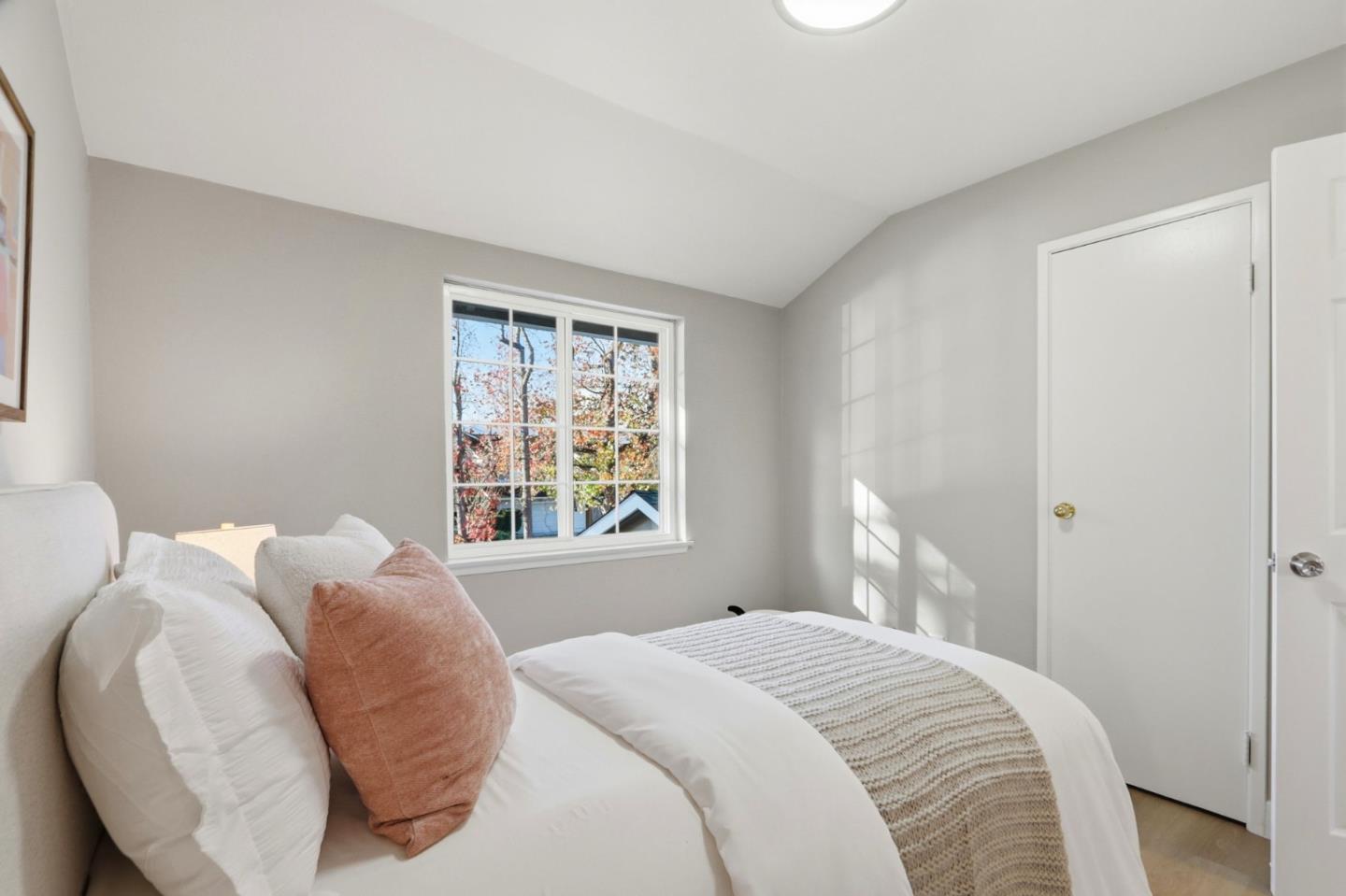 Detail Gallery Image 27 of 42 For 1078 Oaktree Dr, San Jose,  CA 95129 - 5 Beds | 2/1 Baths