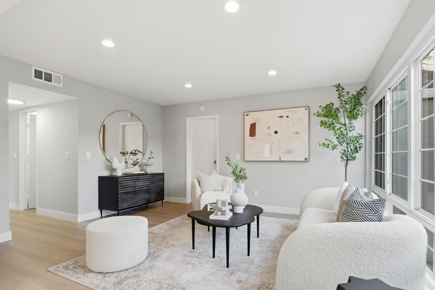 Detail Gallery Image 3 of 42 For 1078 Oaktree Dr, San Jose,  CA 95129 - 5 Beds | 2/1 Baths