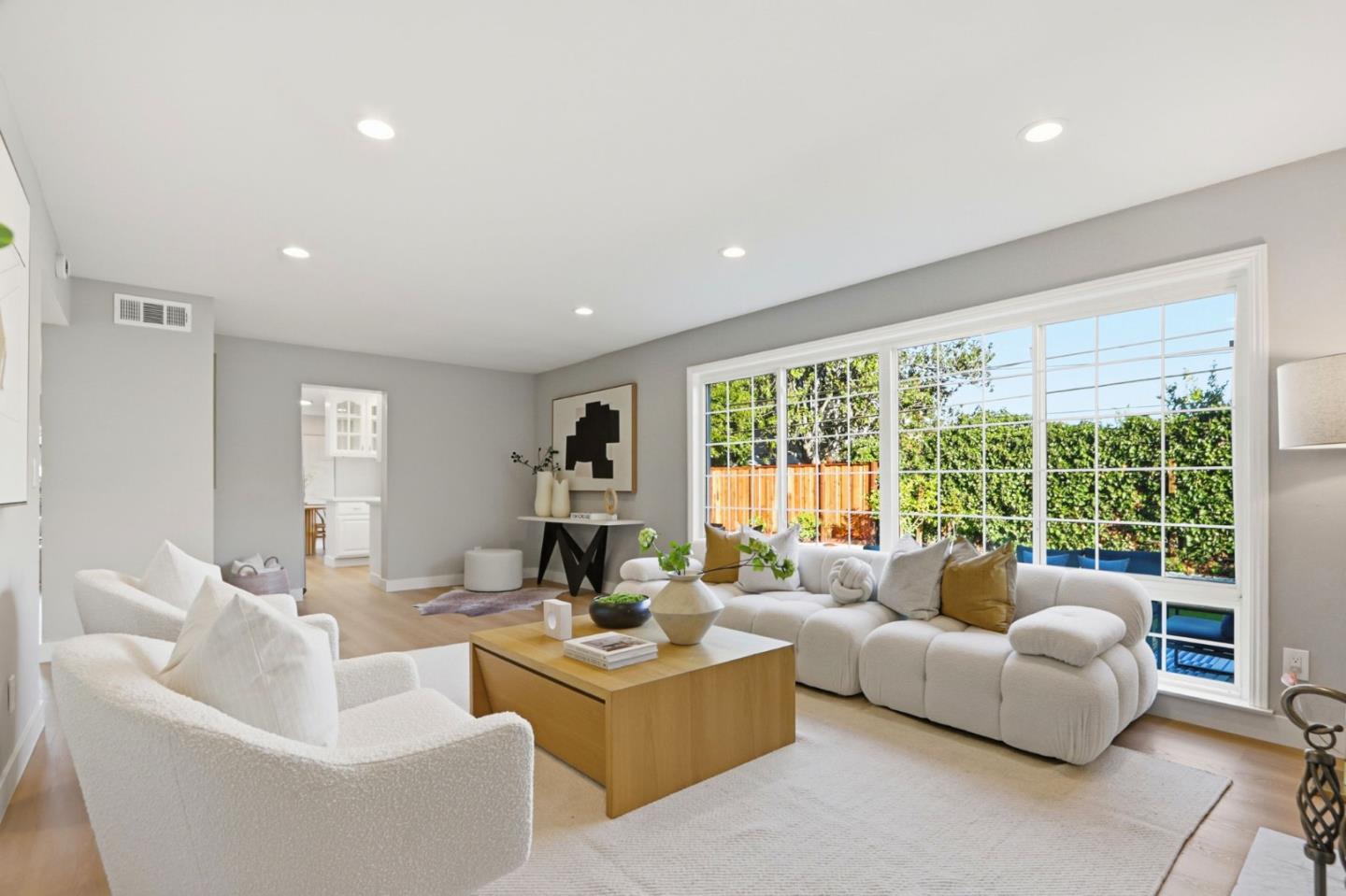 Detail Gallery Image 5 of 42 For 1078 Oaktree Dr, San Jose,  CA 95129 - 5 Beds | 2/1 Baths