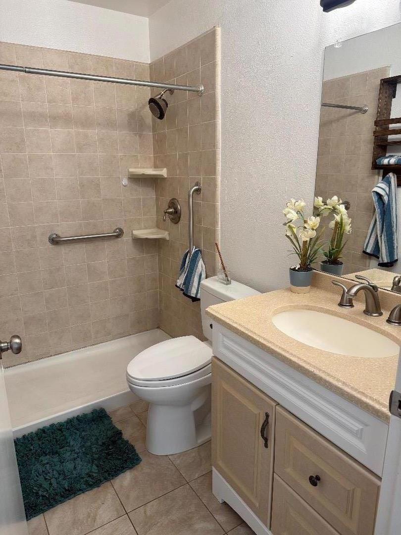 Detail Gallery Image 5 of 15 For 3332 Mission Dr, Santa Cruz,  CA 95065 - 2 Beds | 1 Baths
