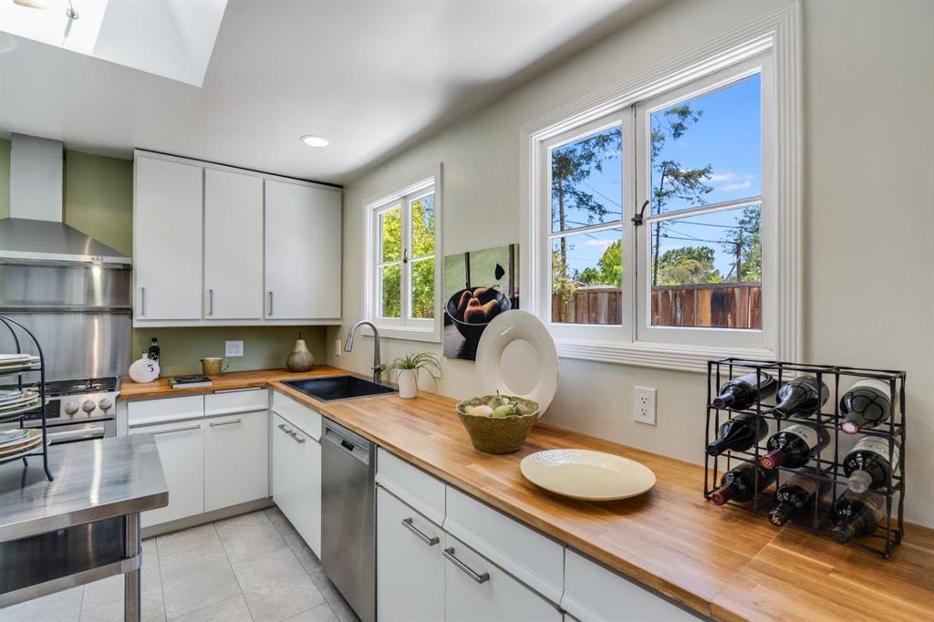 Detail Gallery Image 10 of 28 For 831 Bruce Dr, Palo Alto,  CA 94303 - 3 Beds | 2 Baths