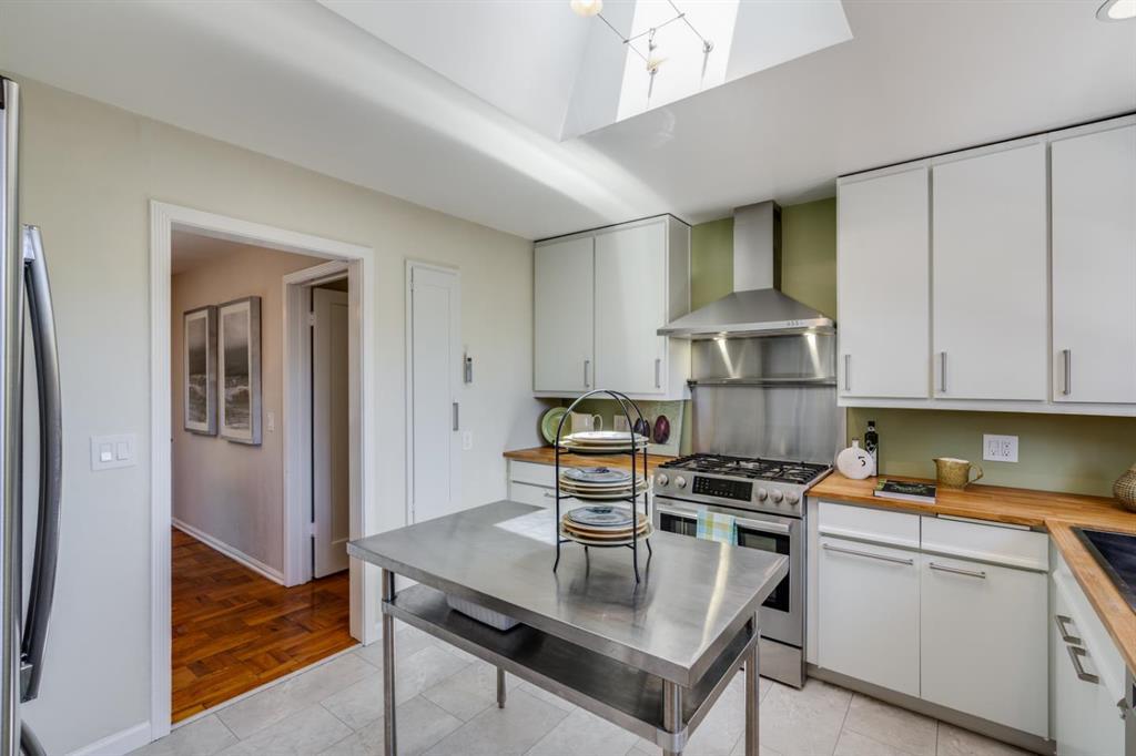 Detail Gallery Image 11 of 28 For 831 Bruce Dr, Palo Alto,  CA 94303 - 3 Beds | 2 Baths