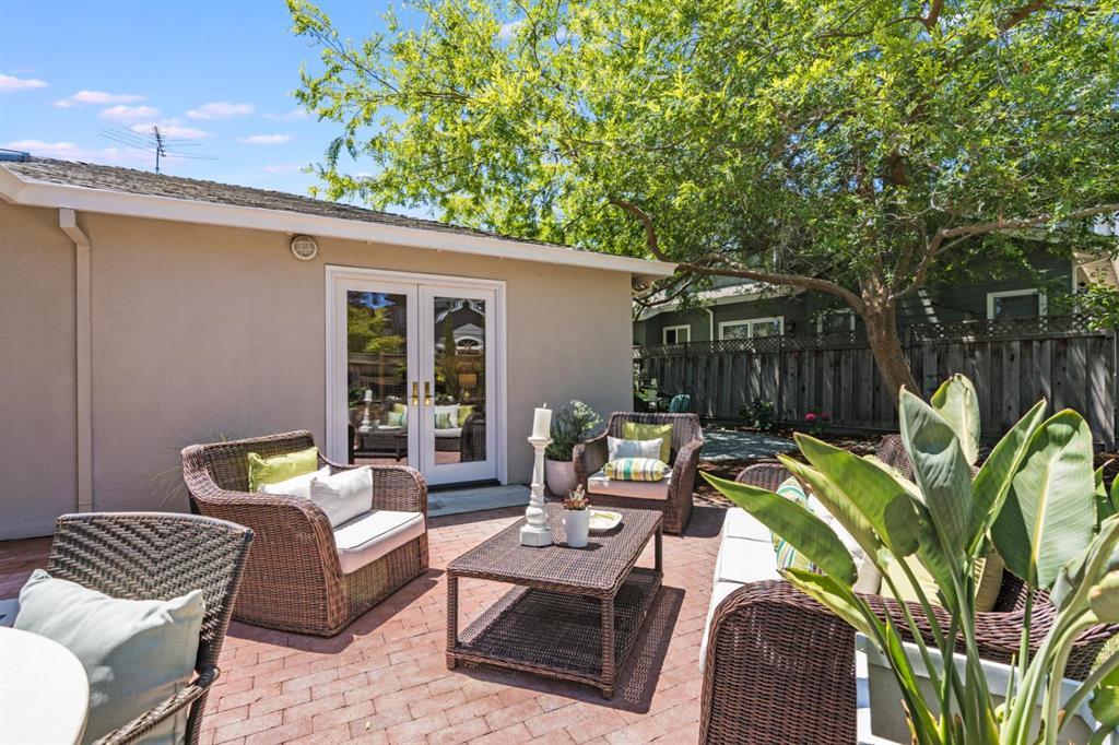 Detail Gallery Image 24 of 28 For 831 Bruce Dr, Palo Alto,  CA 94303 - 3 Beds | 2 Baths