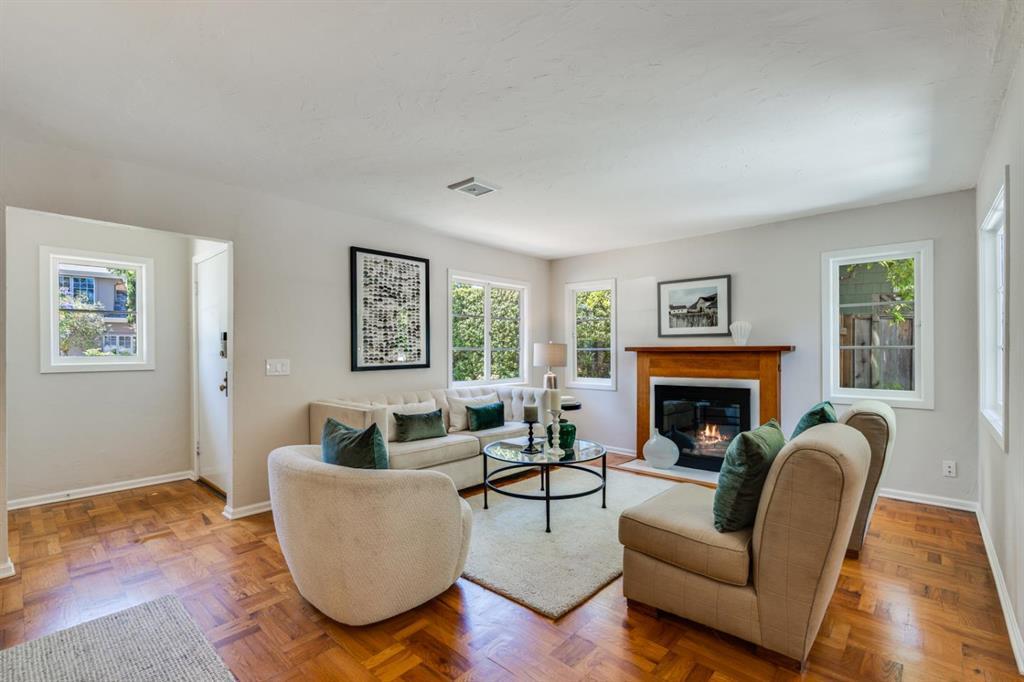Detail Gallery Image 3 of 28 For 831 Bruce Dr, Palo Alto,  CA 94303 - 3 Beds | 2 Baths