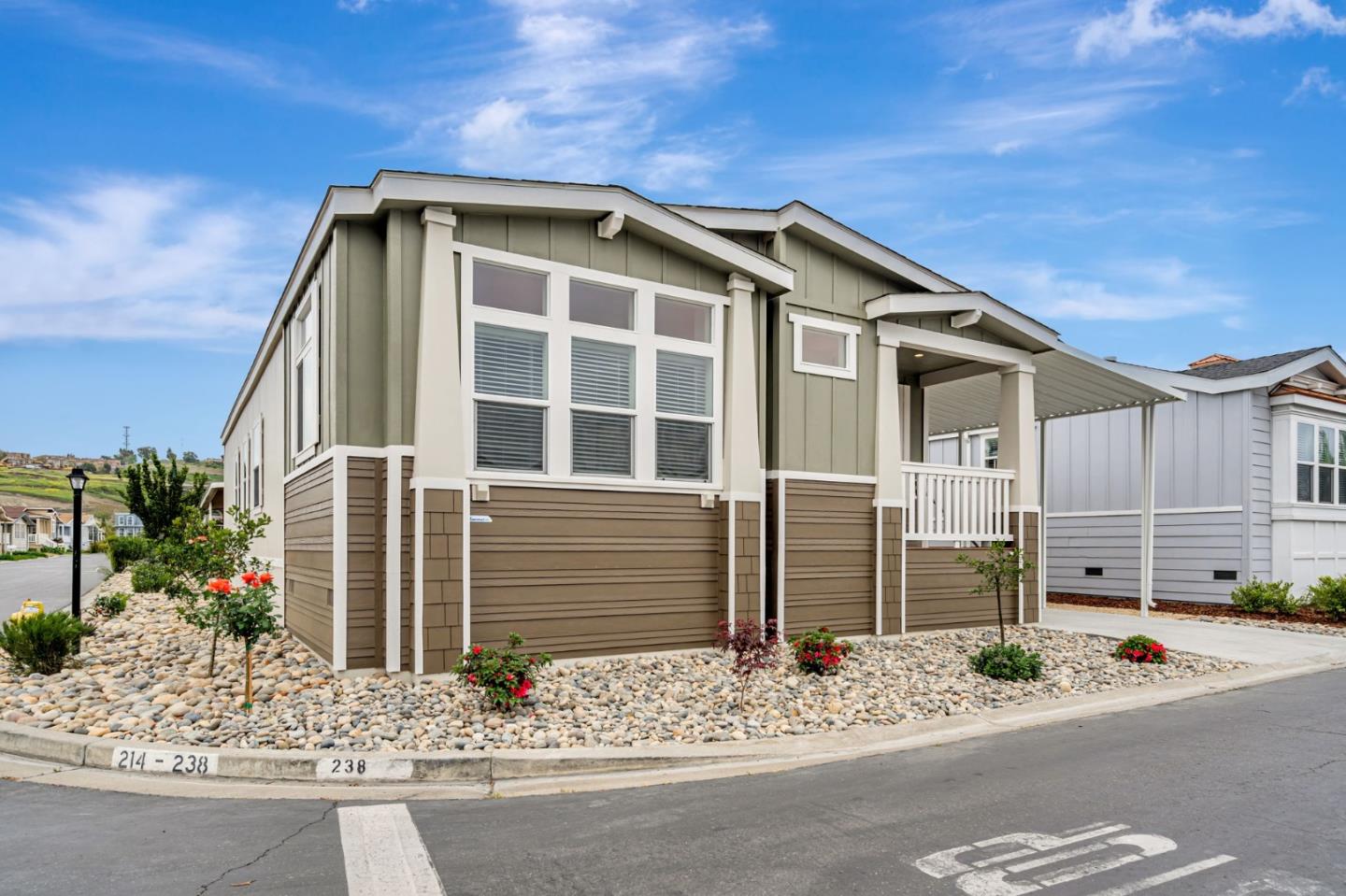 Detail Gallery Image 2 of 40 For 238 Chateau La Salle Dr #238,  San Jose,  CA 95111 - 3 Beds | 3 Baths