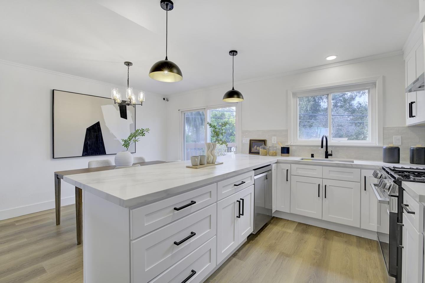 Detail Gallery Image 12 of 37 For 1605 Trollman Ave, San Mateo,  CA 94401 - 4 Beds | 2/1 Baths