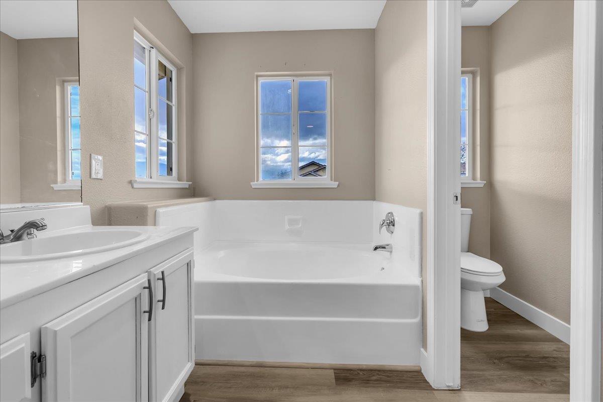 Detail Gallery Image 15 of 44 For 1218 Carmelo, Soledad,  CA 93960 - 6 Beds | 3 Baths