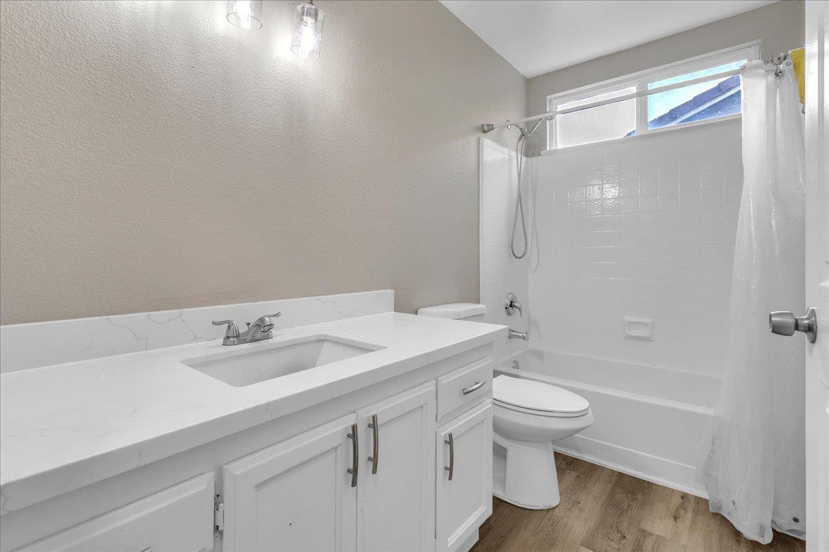 Detail Gallery Image 7 of 44 For 1218 Carmelo, Soledad,  CA 93960 - 6 Beds | 3 Baths