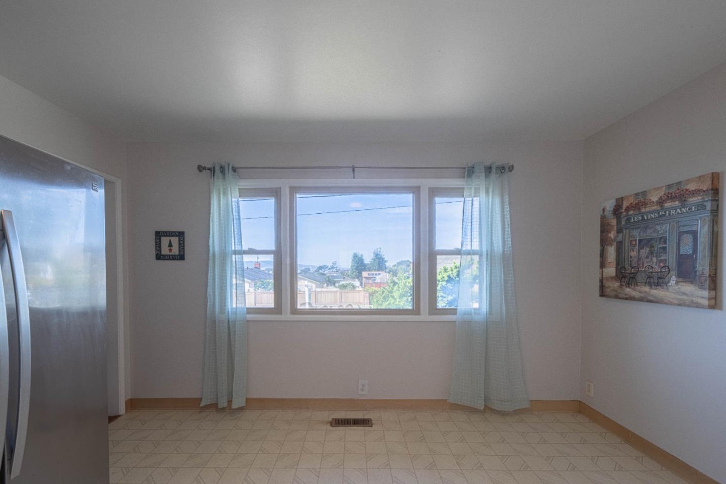 Detail Gallery Image 10 of 37 For 1960 Luzern St, Seaside,  CA 93955 - 3 Beds | 2 Baths