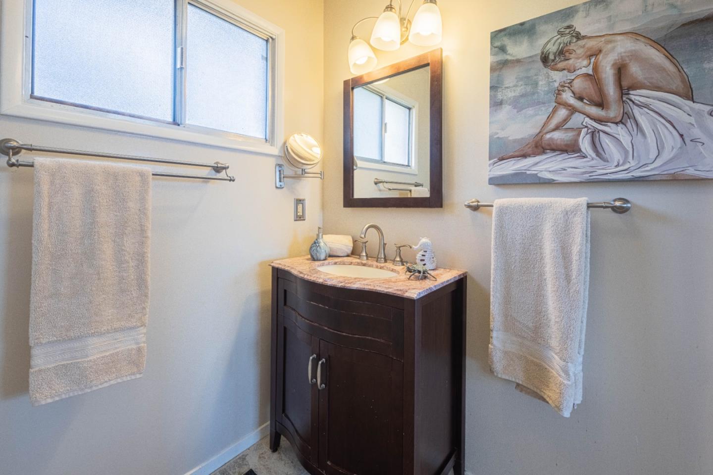 Detail Gallery Image 15 of 37 For 1960 Luzern St, Seaside,  CA 93955 - 3 Beds | 2 Baths