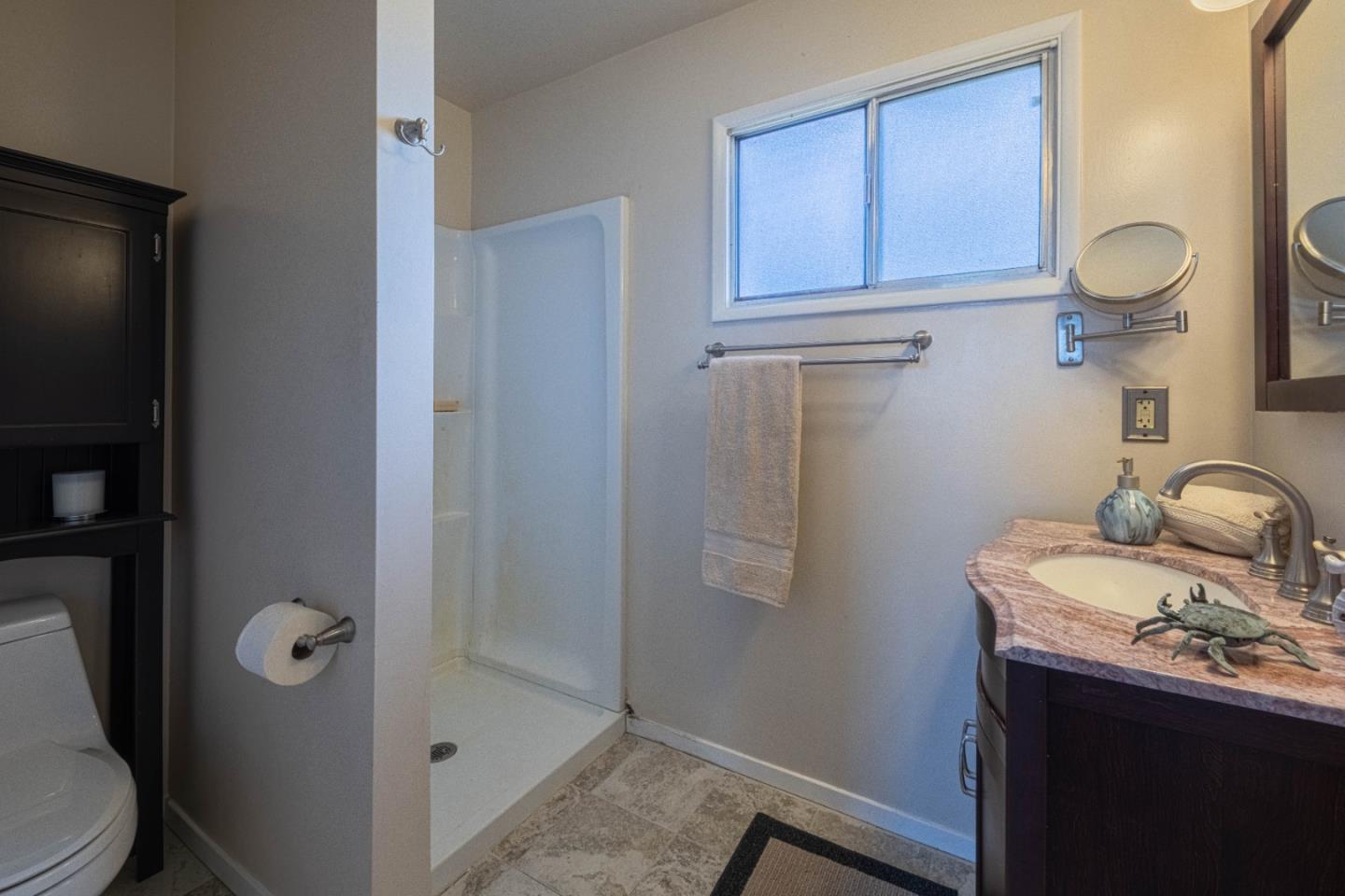 Detail Gallery Image 16 of 37 For 1960 Luzern St, Seaside,  CA 93955 - 3 Beds | 2 Baths