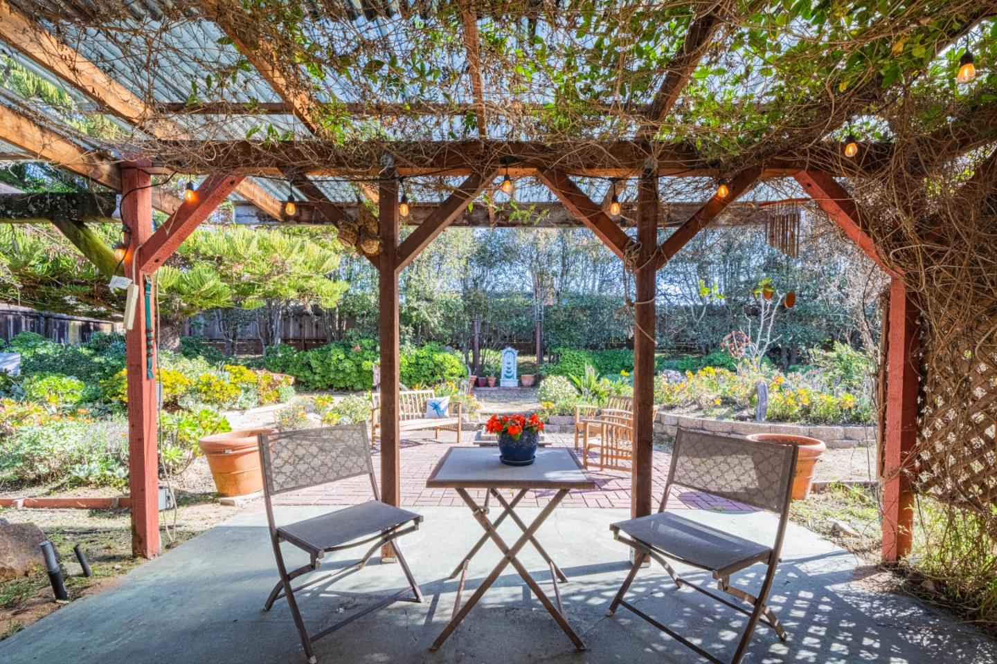 Detail Gallery Image 25 of 37 For 1960 Luzern St, Seaside,  CA 93955 - 3 Beds | 2 Baths