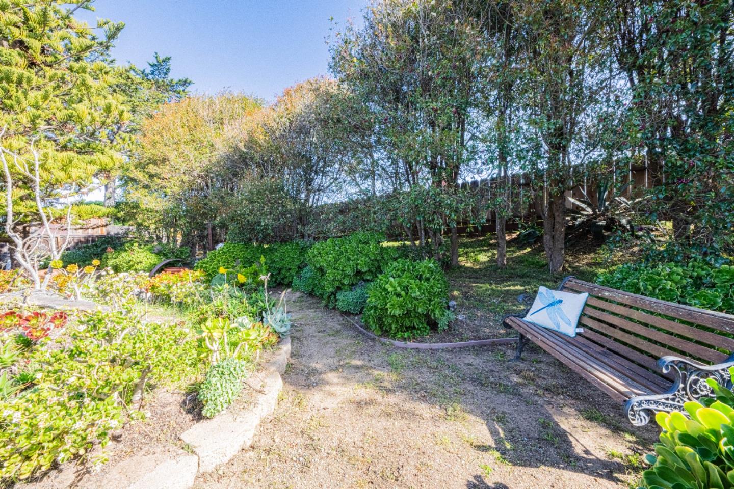 Detail Gallery Image 27 of 37 For 1960 Luzern St, Seaside,  CA 93955 - 3 Beds | 2 Baths