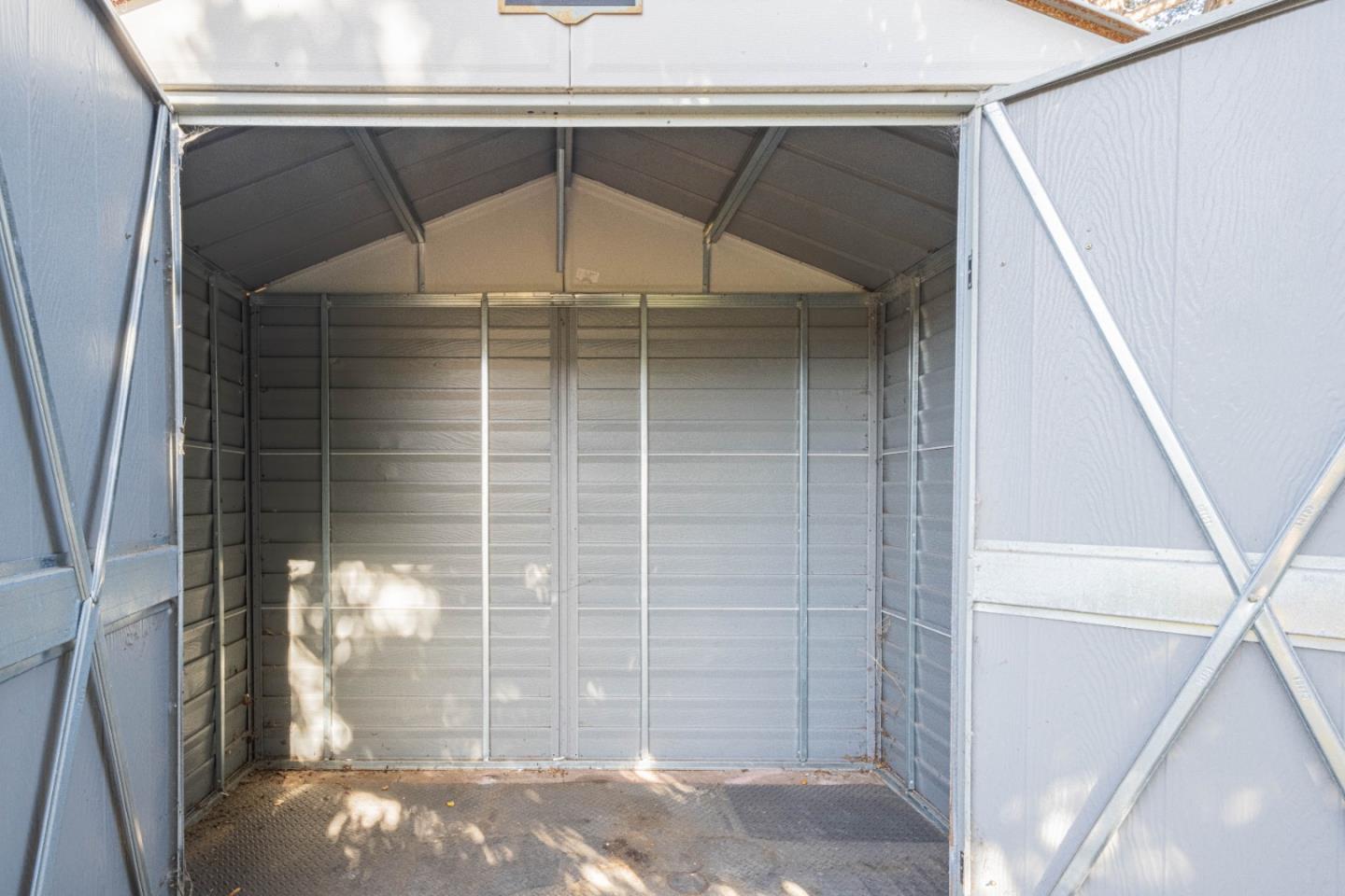 Detail Gallery Image 32 of 37 For 1960 Luzern St, Seaside,  CA 93955 - 3 Beds | 2 Baths