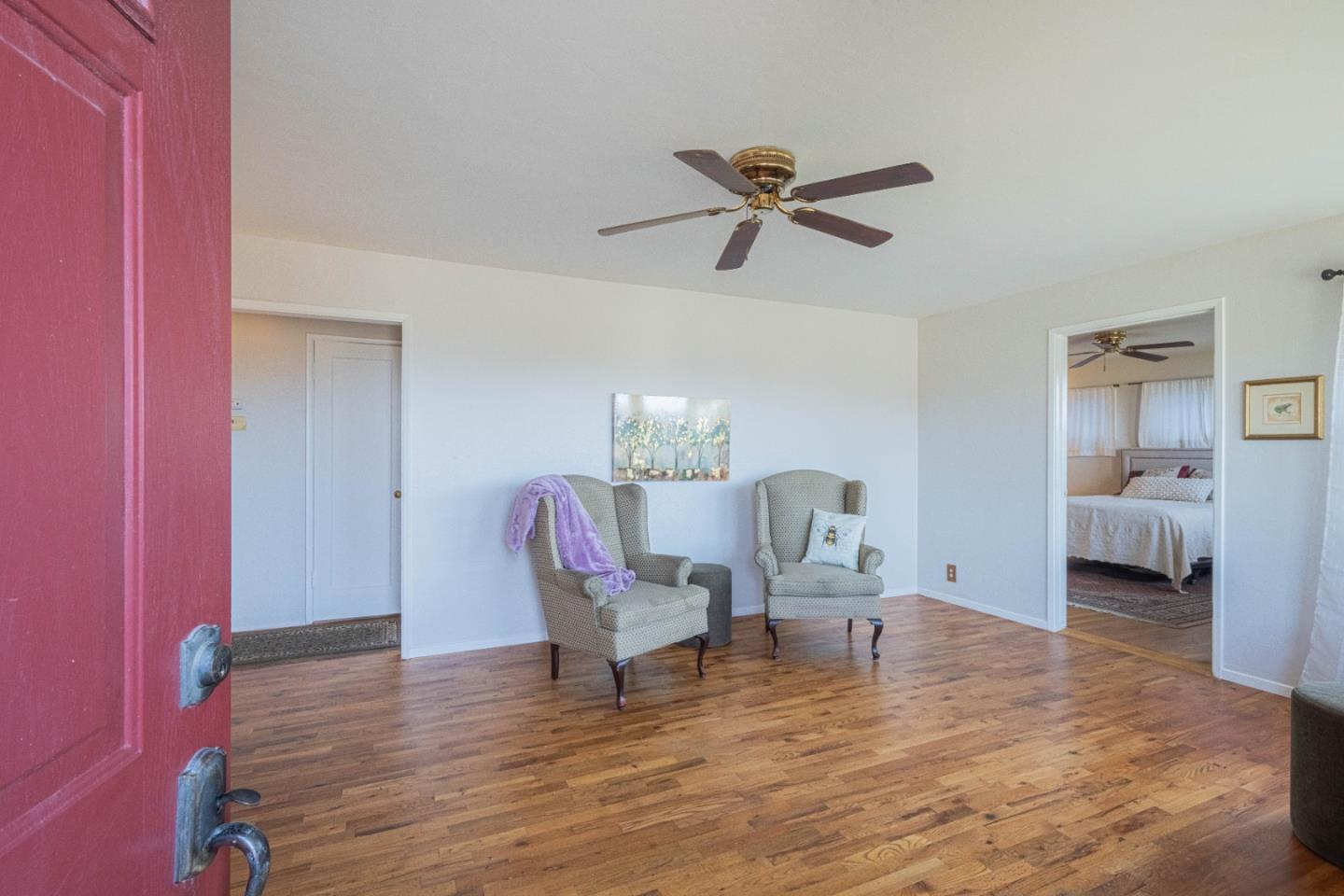 Detail Gallery Image 4 of 37 For 1960 Luzern St, Seaside,  CA 93955 - 3 Beds | 2 Baths