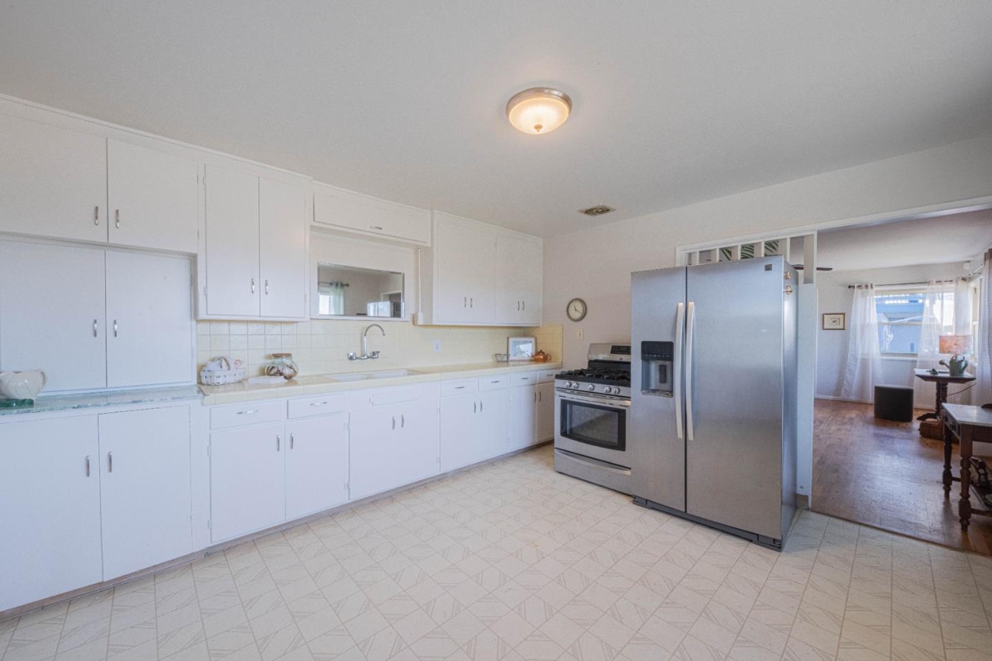 Detail Gallery Image 9 of 37 For 1960 Luzern St, Seaside,  CA 93955 - 3 Beds | 2 Baths