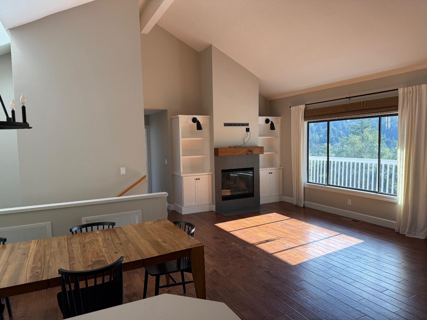 Detail Gallery Image 2 of 7 For 10 Fred Ct, Scotts Valley,  CA 95066 - 3 Beds | 2/1 Baths