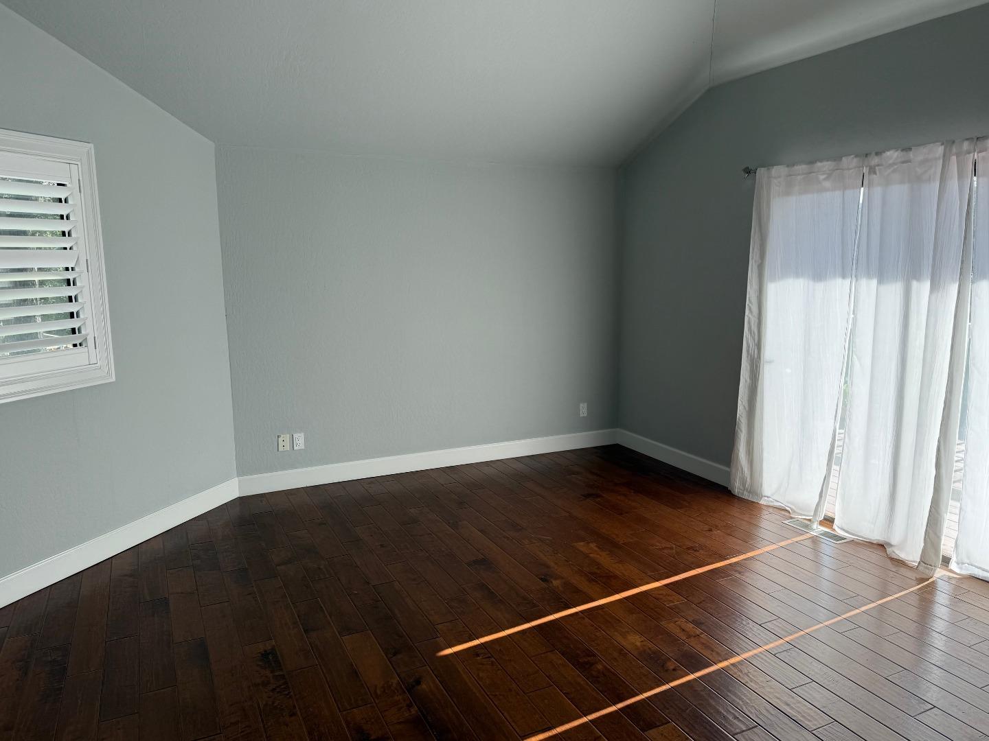 Detail Gallery Image 5 of 7 For 10 Fred Ct, Scotts Valley,  CA 95066 - 3 Beds | 2/1 Baths