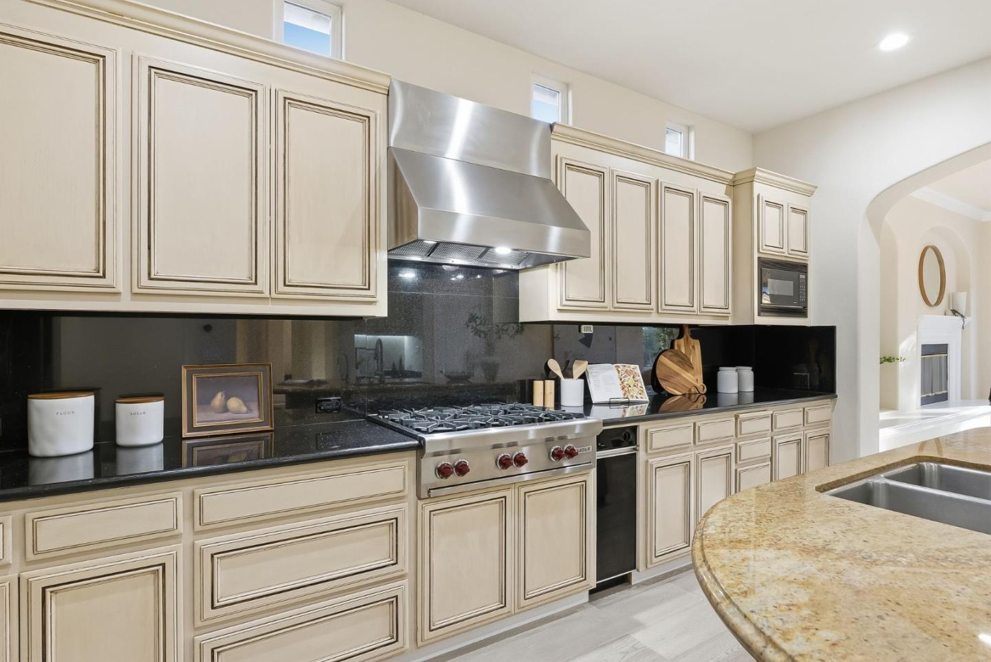 Detail Gallery Image 10 of 37 For 2631 Club Dr, Gilroy,  CA 95020 - 5 Beds | 3/1 Baths