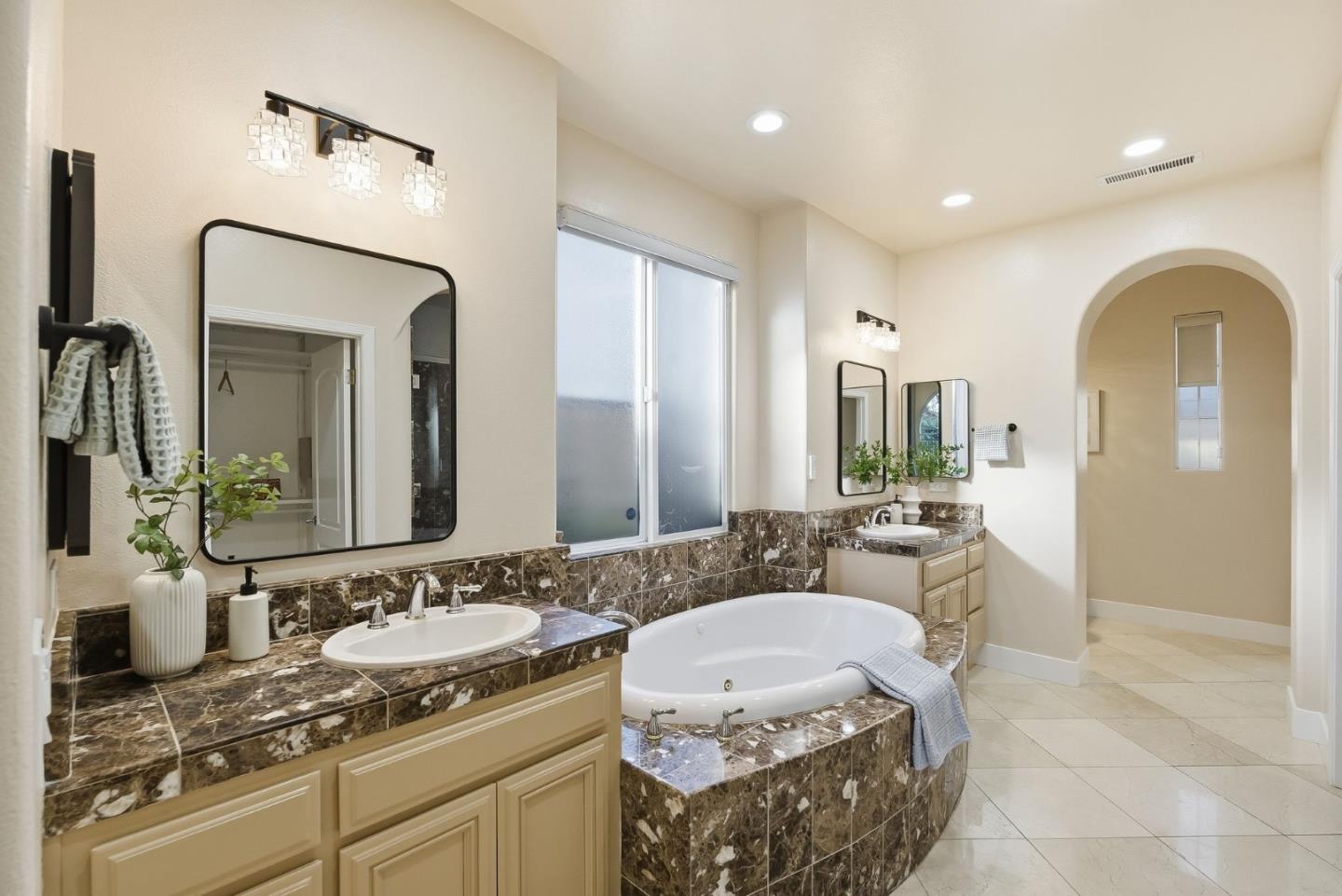 Detail Gallery Image 20 of 37 For 2631 Club Dr, Gilroy,  CA 95020 - 5 Beds | 3/1 Baths