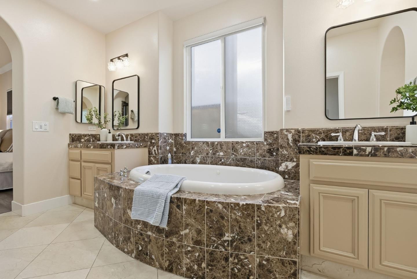 Detail Gallery Image 21 of 37 For 2631 Club Dr, Gilroy,  CA 95020 - 5 Beds | 3/1 Baths