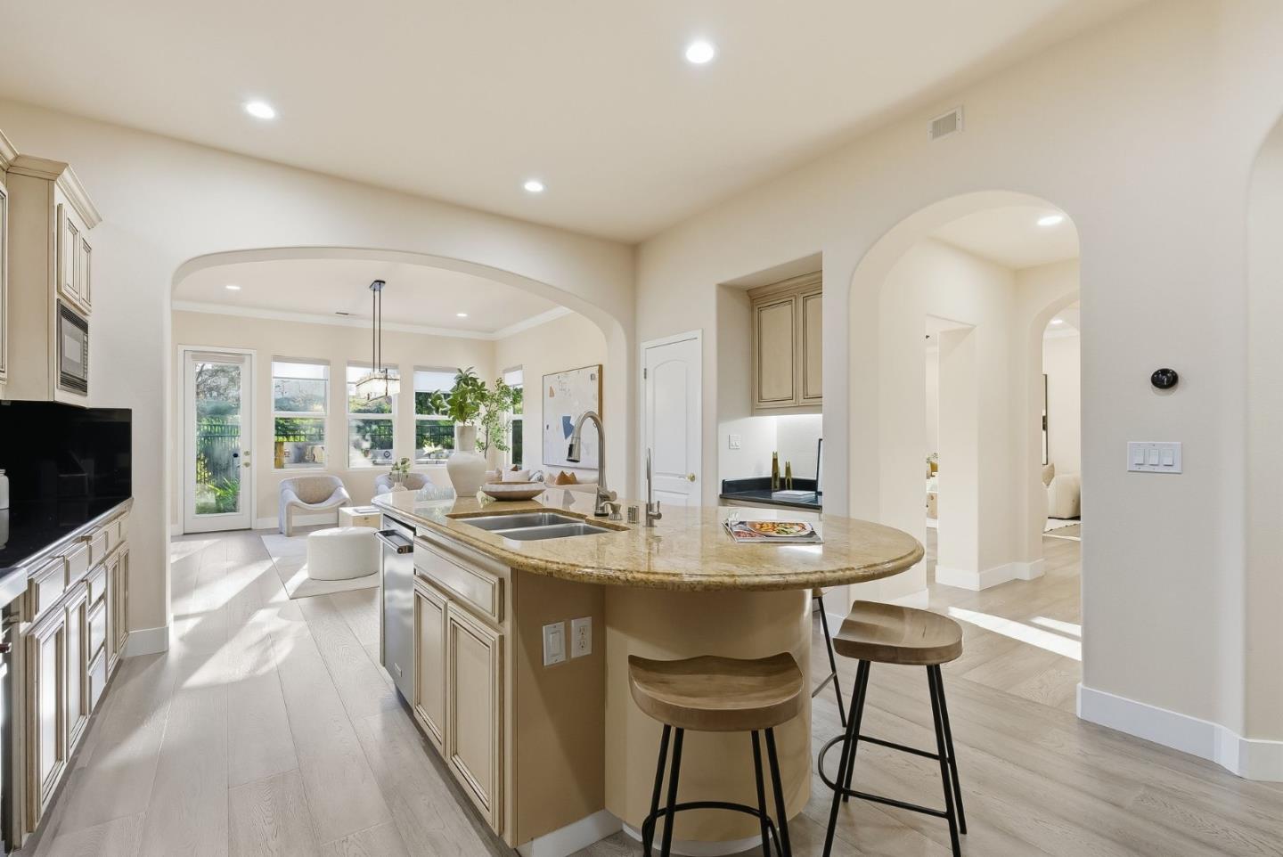 Detail Gallery Image 8 of 37 For 2631 Club Dr, Gilroy,  CA 95020 - 5 Beds | 3/1 Baths