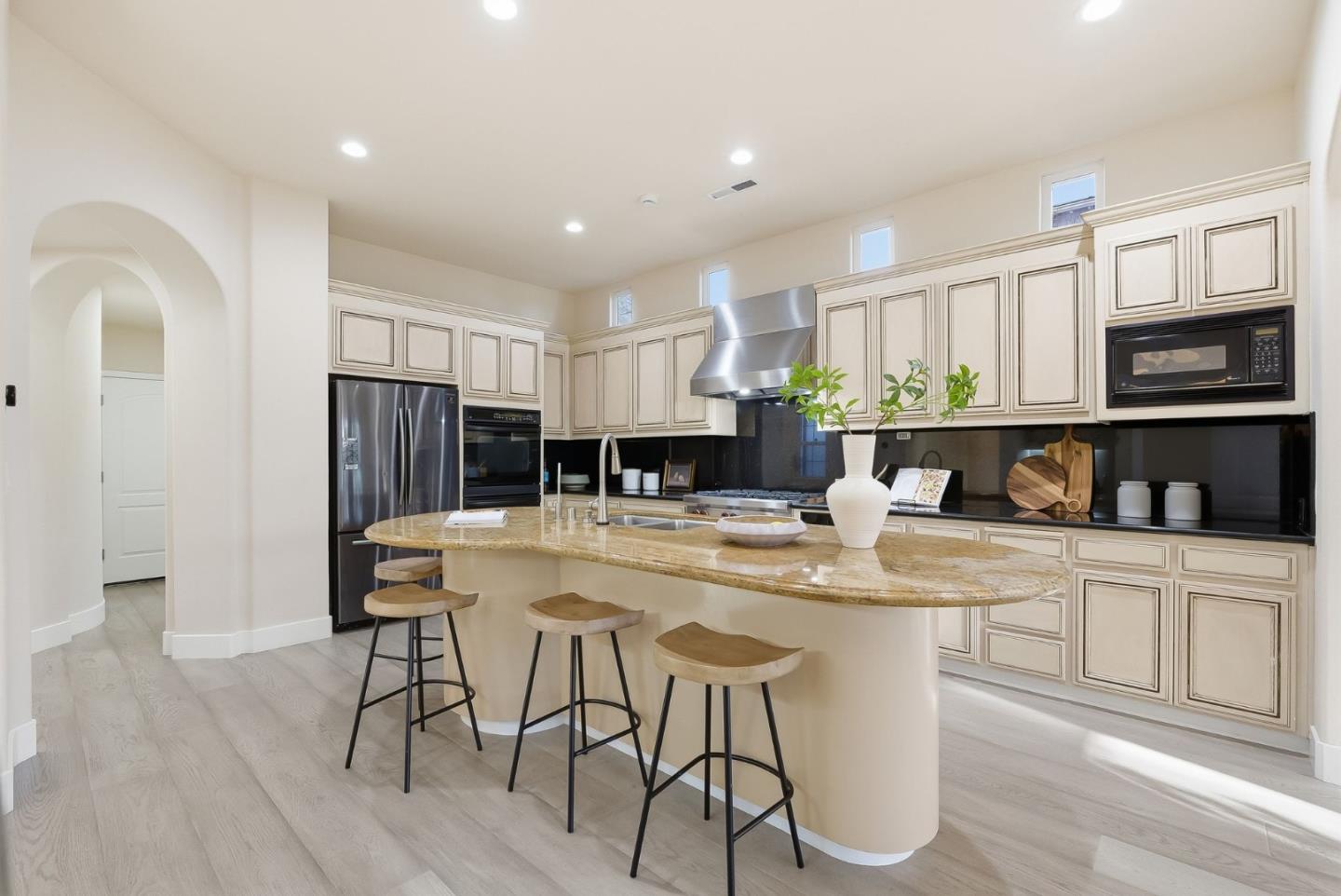 Detail Gallery Image 9 of 37 For 2631 Club Dr, Gilroy,  CA 95020 - 5 Beds | 3/1 Baths