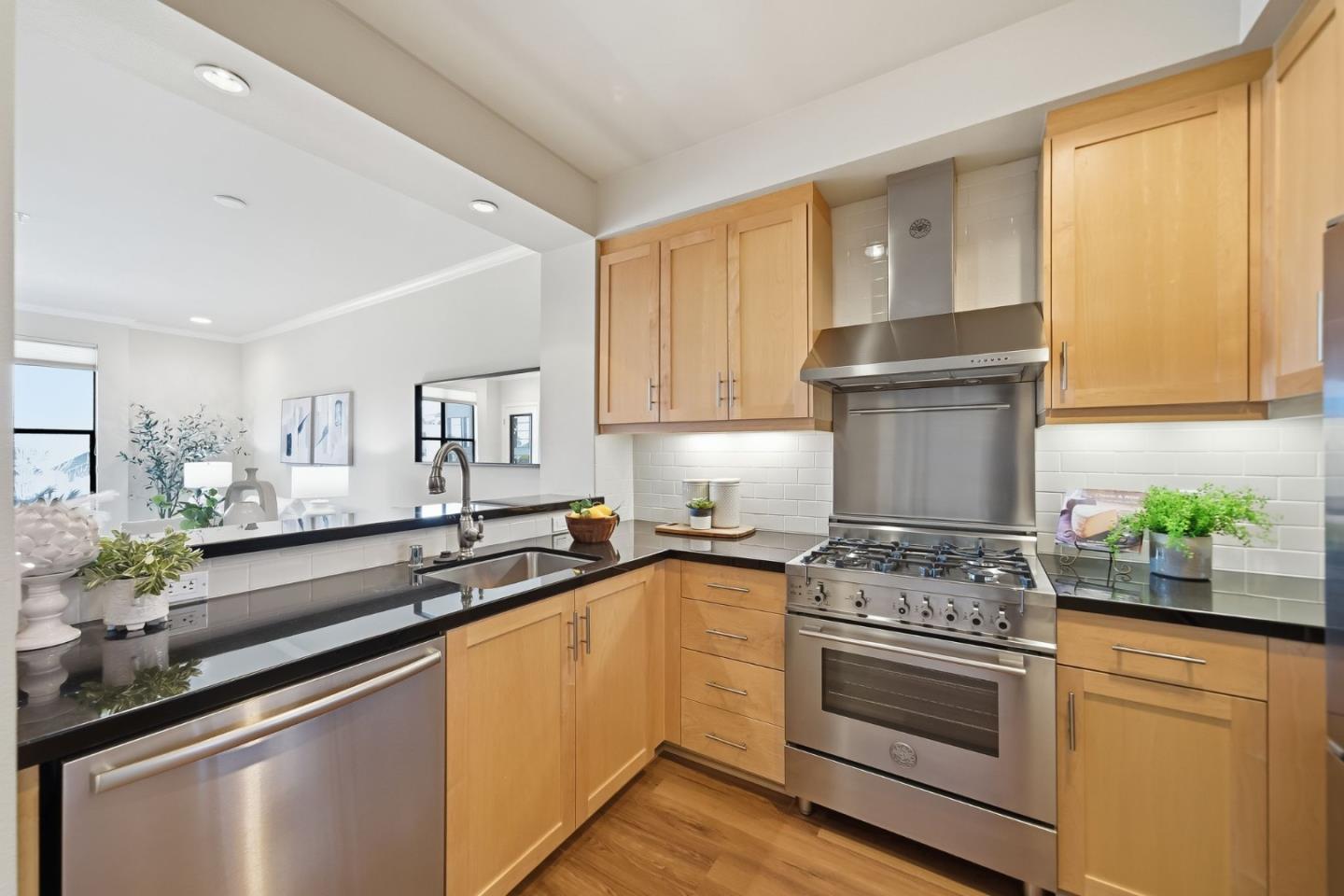 Detail Gallery Image 8 of 32 For 1001 Laurel St #317,  San Carlos,  CA 94070 - 2 Beds | 2 Baths