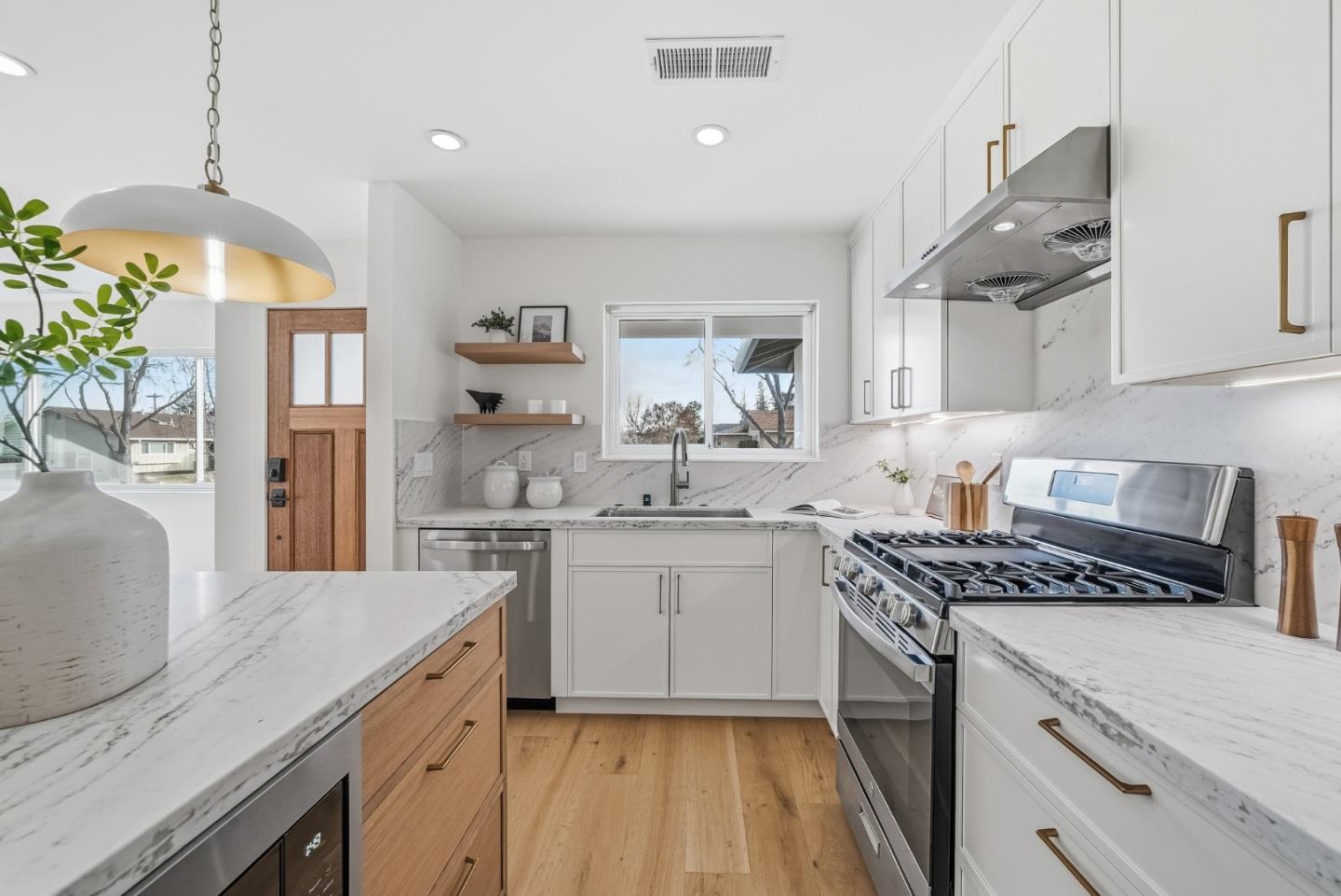 Detail Gallery Image 10 of 41 For 797 Fife Way, Sunnyvale,  CA 94087 - 3 Beds | 2 Baths