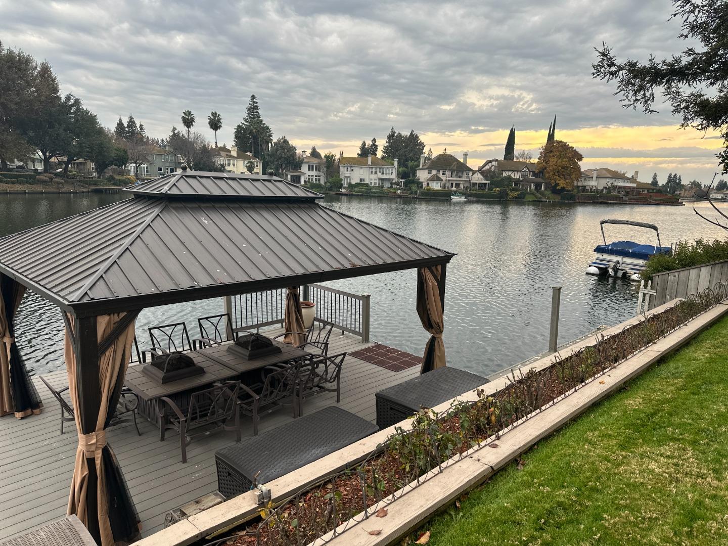 Detail Gallery Image 7 of 53 For 4824 Longcove Dr, Stockton,  CA 95219 - 4 Beds | 3/1 Baths