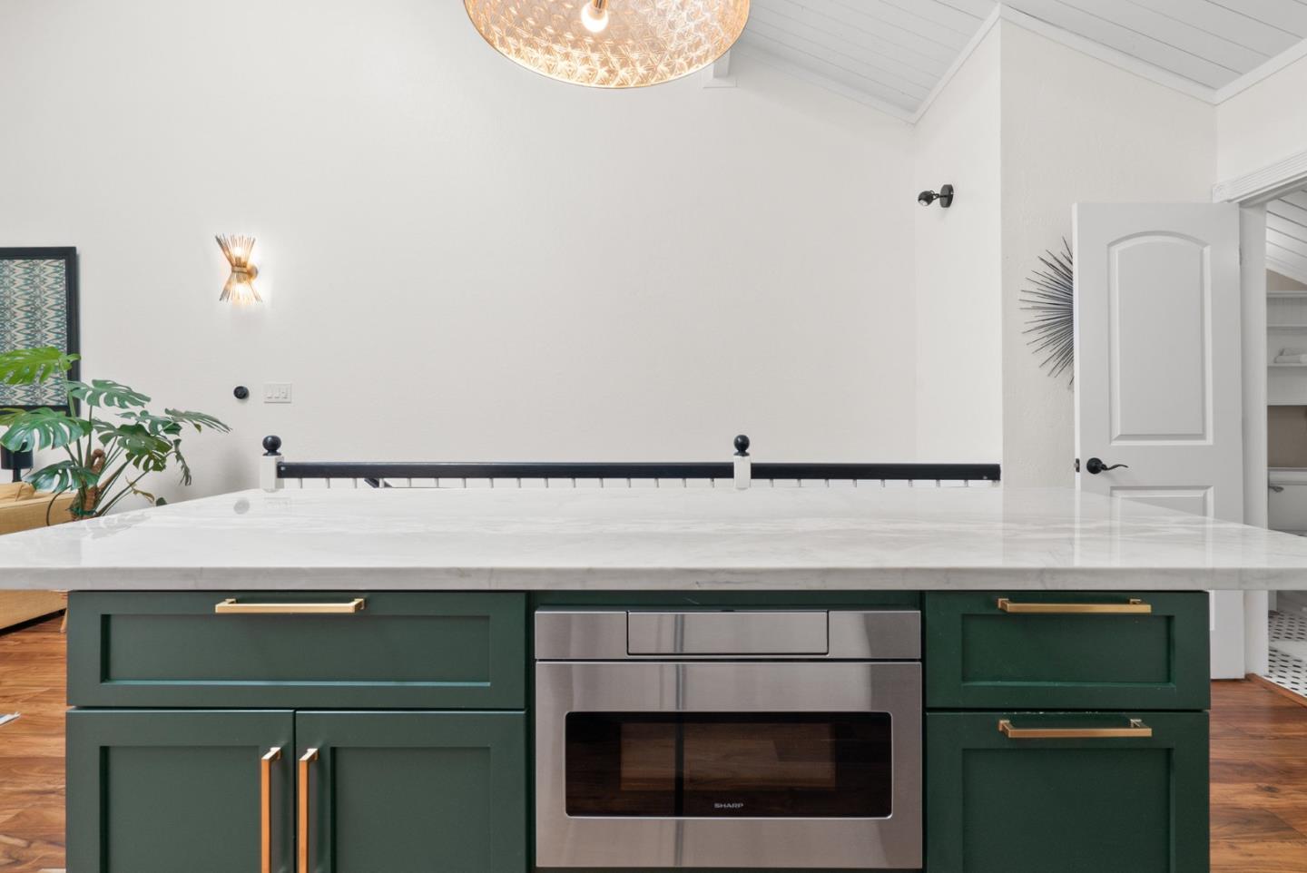 Detail Gallery Image 14 of 51 For 102 Tree Frog Ln, Santa Cruz,  CA 95060 - 2 Beds | 2 Baths