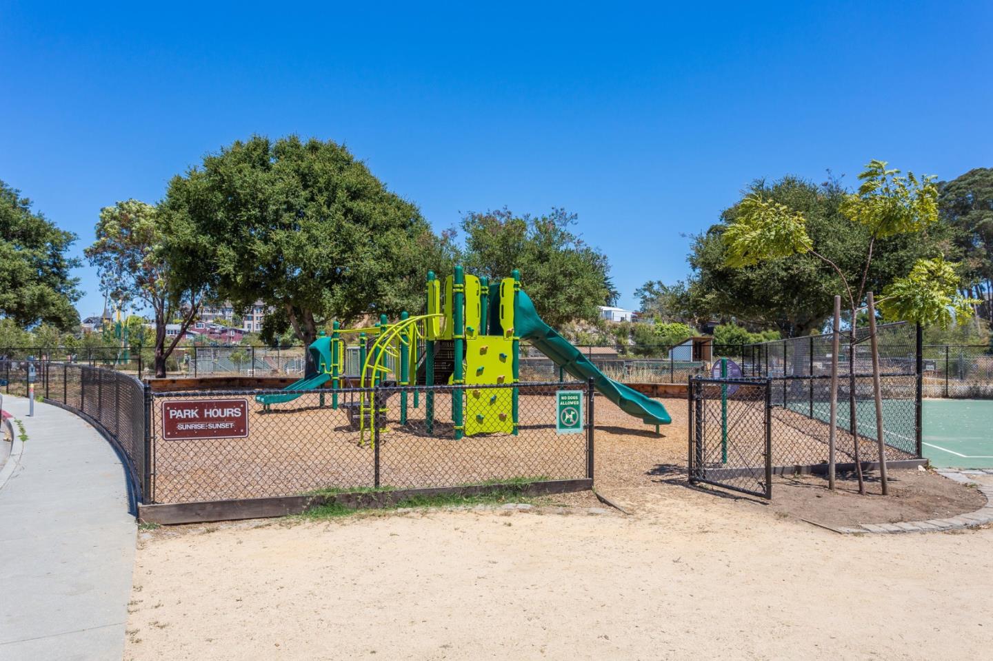 Detail Gallery Image 34 of 51 For 102 Tree Frog Ln, Santa Cruz,  CA 95060 - 2 Beds | 2 Baths