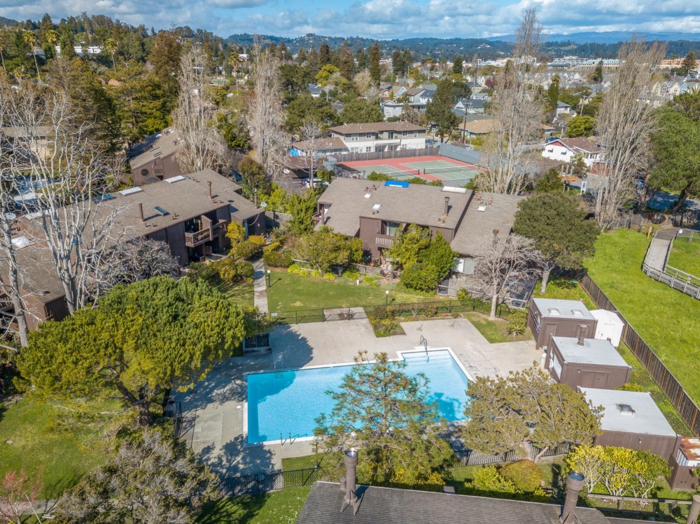 Detail Gallery Image 45 of 51 For 102 Tree Frog Ln, Santa Cruz,  CA 95060 - 2 Beds | 2 Baths