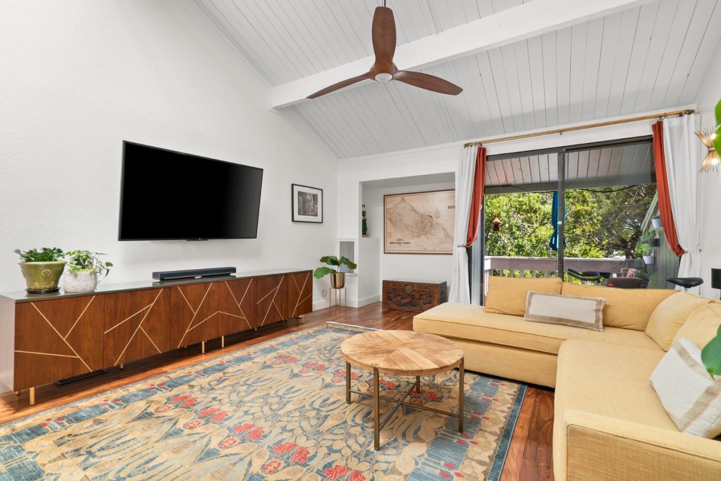 Detail Gallery Image 5 of 51 For 102 Tree Frog Ln, Santa Cruz,  CA 95060 - 2 Beds | 2 Baths