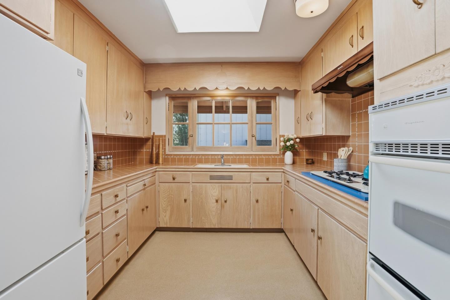 Detail Gallery Image 11 of 46 For 656 24th Ave, Santa Cruz,  CA 95062 - 2 Beds | 3 Baths