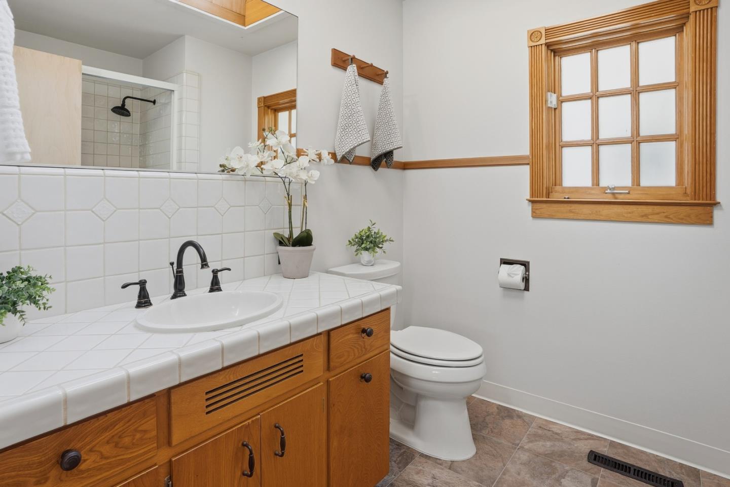 Detail Gallery Image 17 of 46 For 656 24th Ave, Santa Cruz,  CA 95062 - 2 Beds | 3 Baths