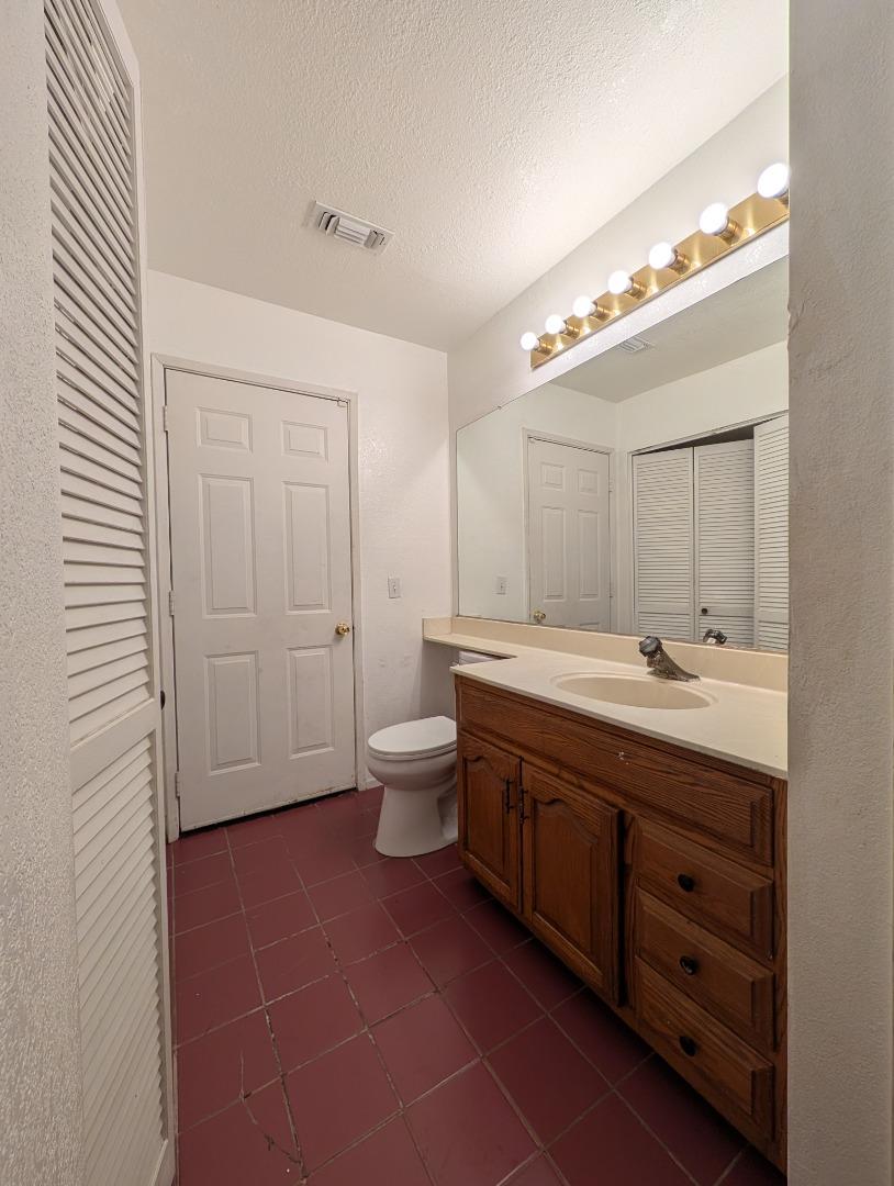 Detail Gallery Image 10 of 14 For 4900 Camino Royale Dr, Sacramento,  CA 95823 - 3 Beds | 2/1 Baths