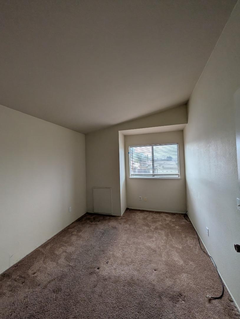 Detail Gallery Image 12 of 14 For 4900 Camino Royale Dr, Sacramento,  CA 95823 - 3 Beds | 2/1 Baths