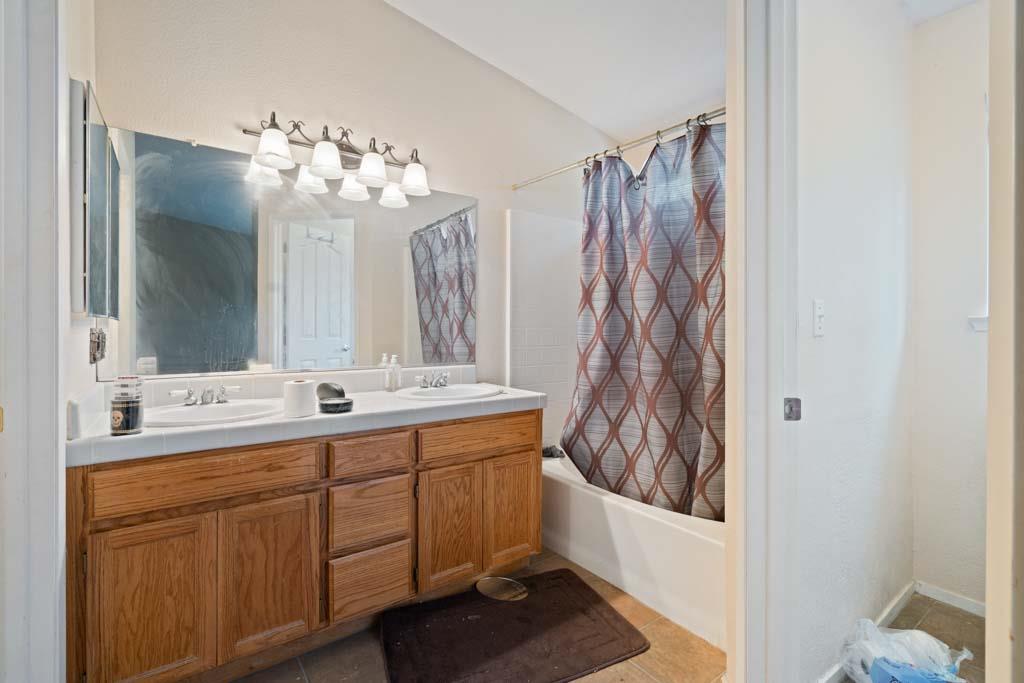 Detail Gallery Image 15 of 20 For 1940 Sycamore, Hollister,  CA 95023 - 3 Beds | 2 Baths
