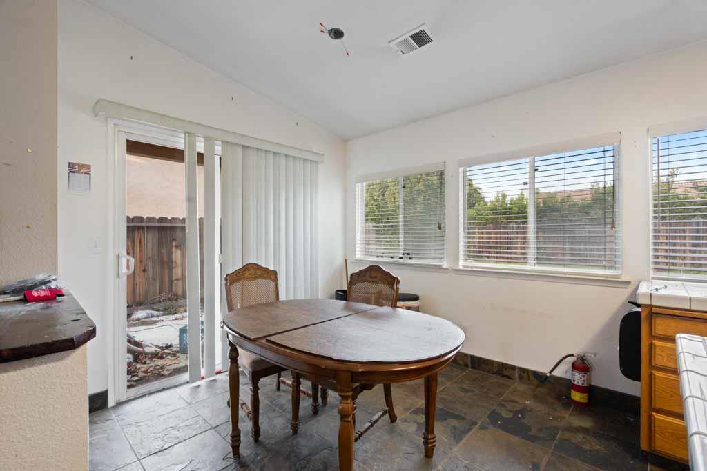 Detail Gallery Image 6 of 20 For 1940 Sycamore, Hollister,  CA 95023 - 3 Beds | 2 Baths