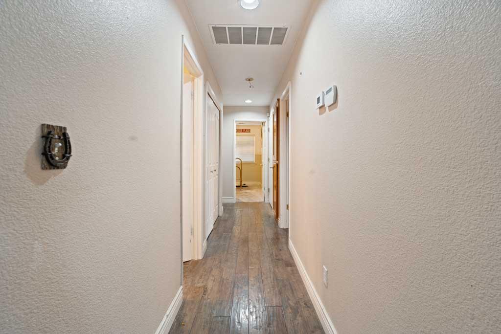 Detail Gallery Image 8 of 20 For 1940 Sycamore, Hollister,  CA 95023 - 3 Beds | 2 Baths