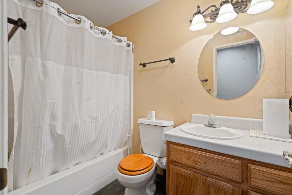 Detail Gallery Image 9 of 20 For 1940 Sycamore, Hollister,  CA 95023 - 3 Beds | 2 Baths