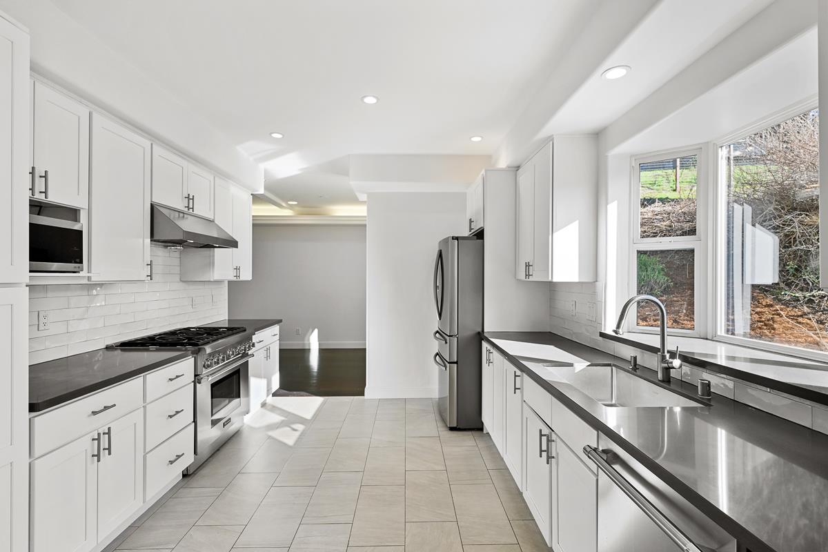 Detail Gallery Image 2 of 11 For 3817 Naughton Ave, Belmont,  CA 94002 - 4 Beds | 3/1 Baths