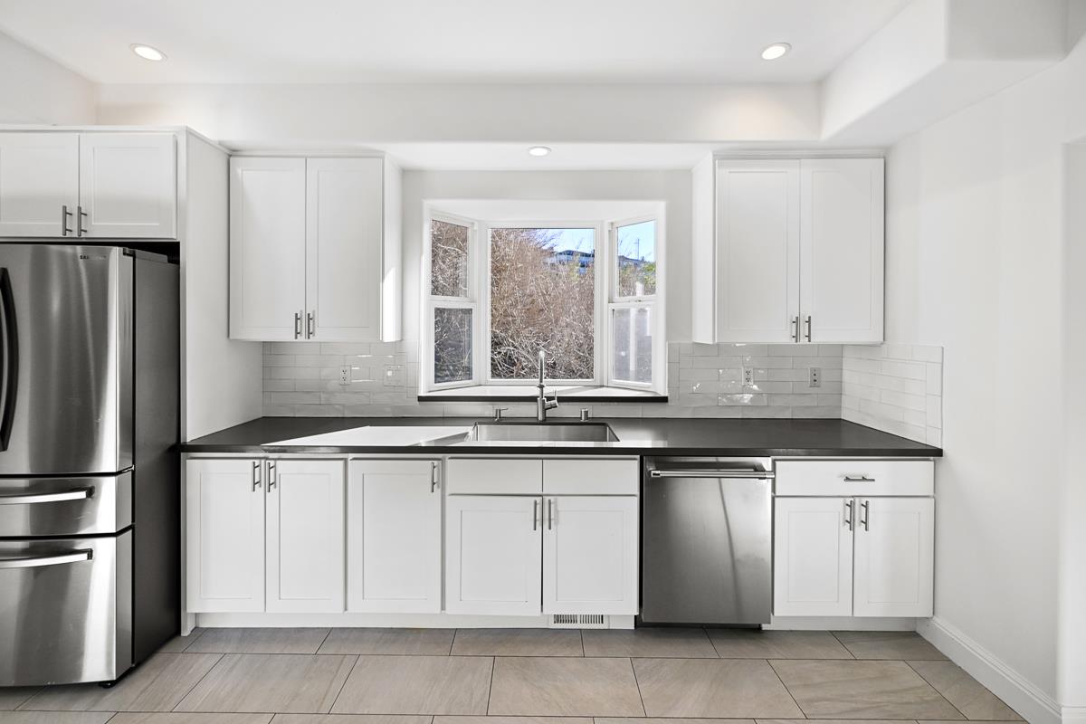 Detail Gallery Image 3 of 11 For 3817 Naughton Ave, Belmont,  CA 94002 - 4 Beds | 3/1 Baths