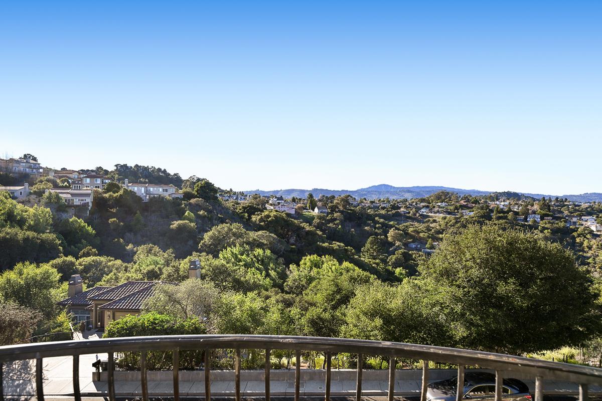 Detail Gallery Image 4 of 11 For 3817 Naughton Ave, Belmont,  CA 94002 - 4 Beds | 3/1 Baths