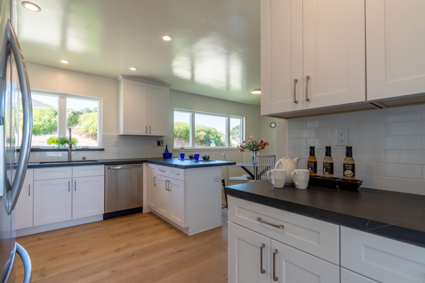Detail Gallery Image 15 of 63 For 15 Buckland Ct, San Carlos,  CA 94070 - 3 Beds | 2/1 Baths