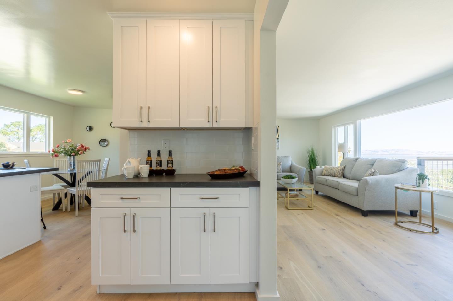 Detail Gallery Image 16 of 63 For 15 Buckland Ct, San Carlos,  CA 94070 - 3 Beds | 2/1 Baths